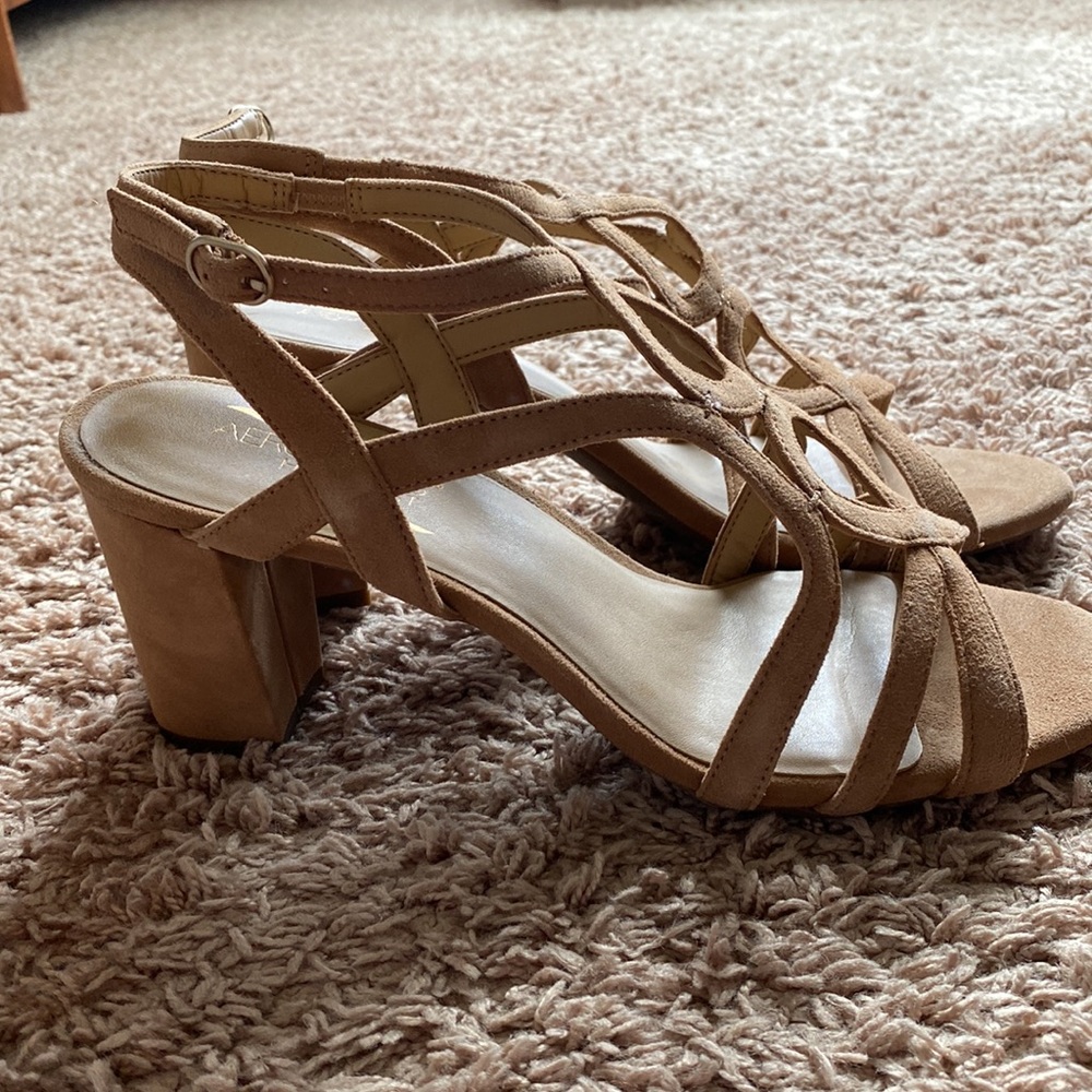 Aerosoles beige suede summer heels